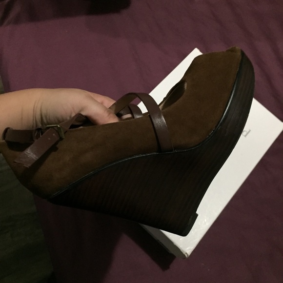 Size 9 - Picture 4 of 7